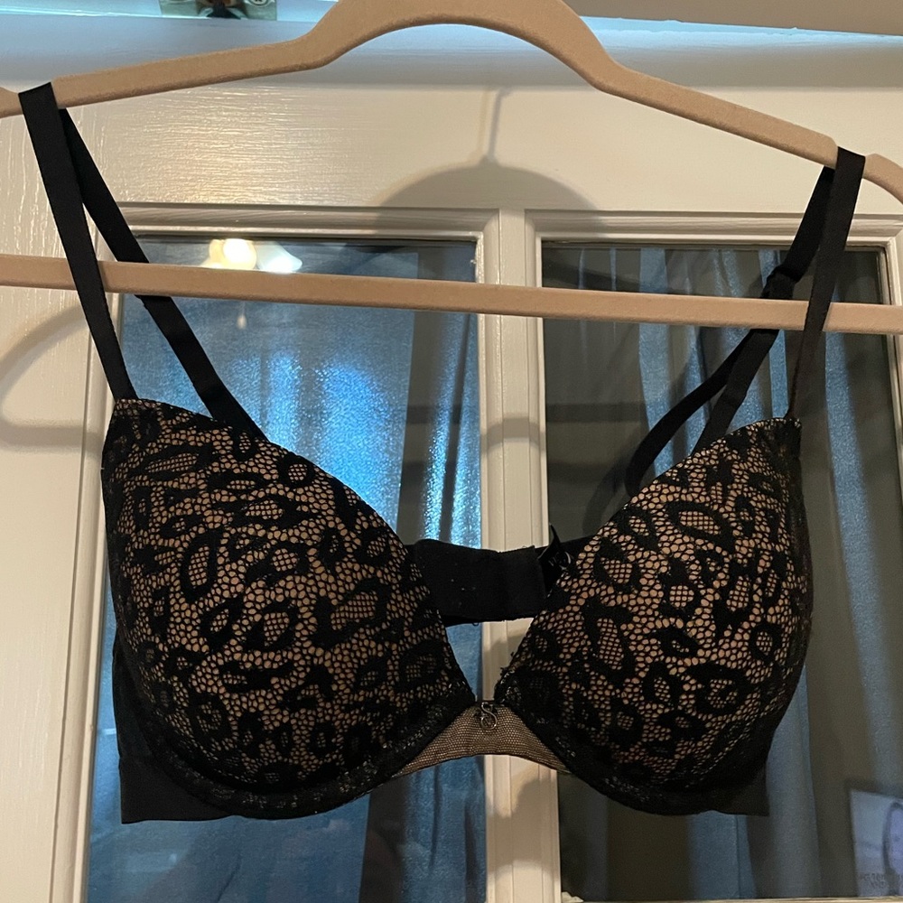 Victoria’s Secret Push Up Plunge Bra